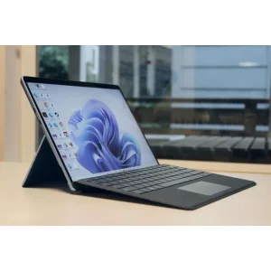 تبلت مایکروسافت مدل Surface Pro 9-i7 1255U ظرفیت 256 گیگابایت و رم 16 گیگابایت به همراه کیبورد Signature Black و قلم Slim Pen 2